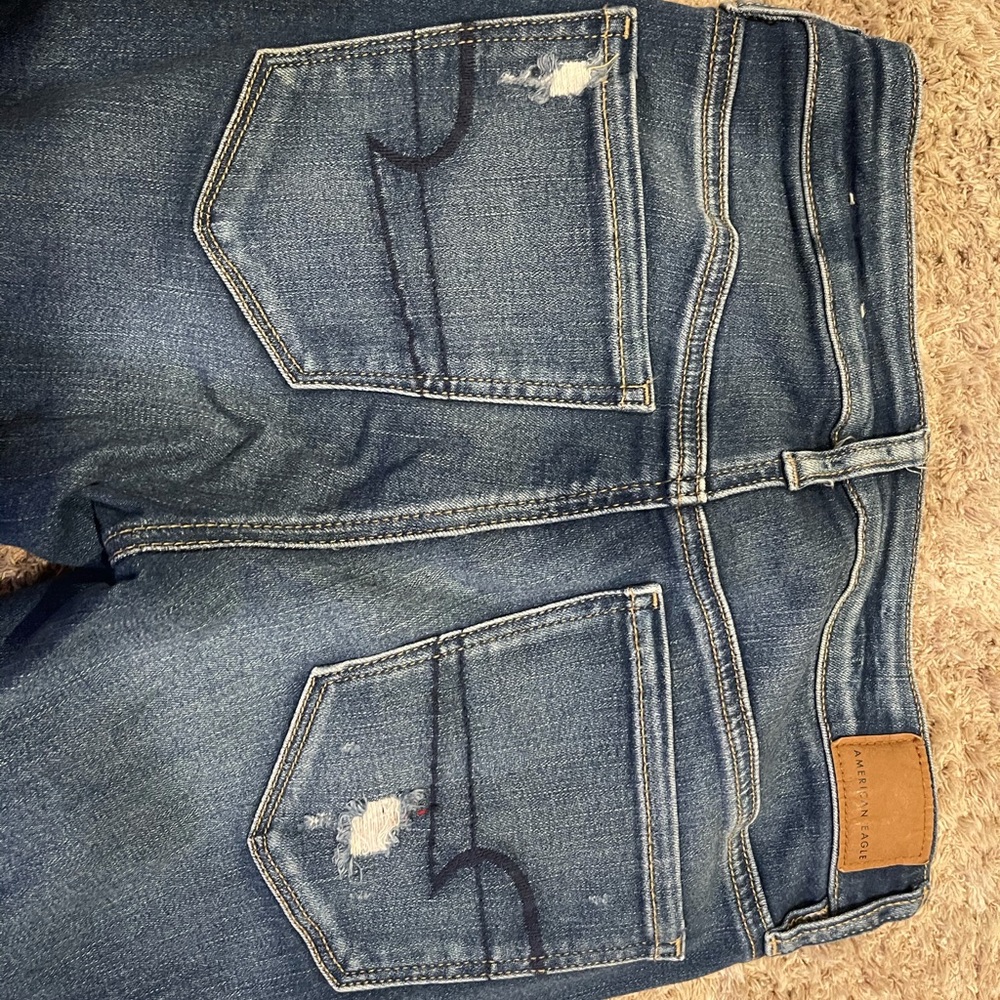 American Eagle Crop Ripped Jeans - Size 6